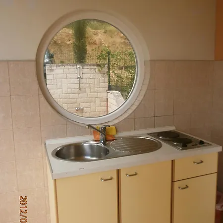 Apartment Viktorija Omisalj