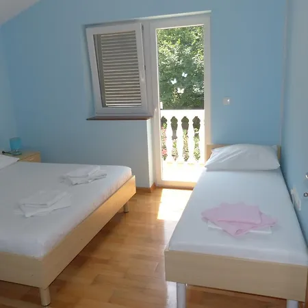 Apartment Viktorija Omisalj