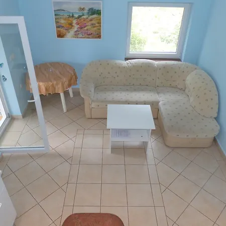 Apartment Viktorija Omisalj